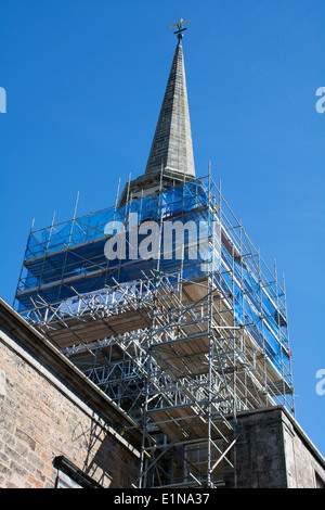 Un ponteggio che circonda la guglia di Haddington Townhouse Foto Stock