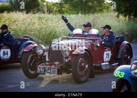 Un 1931 Aston Martin Le Mans auto in Mille Miglia rally per auto classiche da tra il 1927 e il 1957 eseguire oltre mille miglia Foto Stock