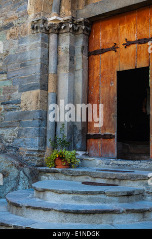 Ingresso principale della basilica di valere a Sion in Svizzera Foto Stock