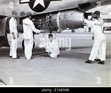 Il McDonnell XF-88 Voodoo era un prototipo di aereo a reazione sviluppato negli anni '1940 Alimentato da un motore Westinghouse J34, fu progettato come intercettore e contribuì allo sviluppo di aerei successivi della serie Voodoo, tra cui l'F-101 Voodoo. Foto Stock