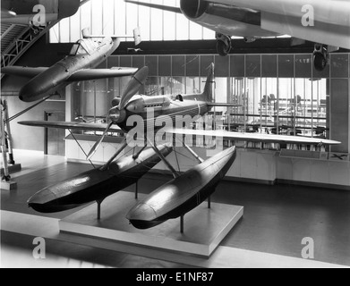 Il Supermarine S.6B, immatricolato S1595, è un idrovolante da corsa britannico degli anni '1930 È stato sviluppato per competere nello Schneider Trophy, una prestigiosa gara internazionale di aviazione. Questo aereo è stato fondamentale per raggiungere il record mondiale di velocità per gli idrovolanti ed è esposto al Science Museum di Londra. Foto Stock