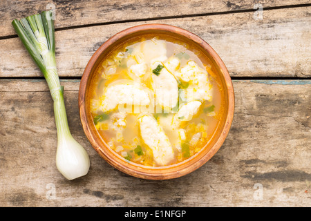 Nazionali ucraine cibo. Minestra con galushky. Mangiare gnocco. Top visualizza immagine Foto Stock