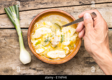 Nazionali ucraine cibo. Minestra con galushky. Mangiare gnocco. Top visualizza immagine Foto Stock