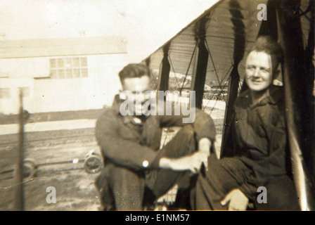 Questa foto fa parte della Louis E. Slim Gordon Special Collection, che mostra i suoi contributi alla storia dell'aviazione. Gordon fu una figura notevole nel primo sviluppo degli aerei durante il suo tempo. Foto Stock