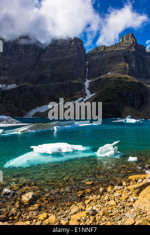 Iceberg sul lago Iceberg, molti ghiacciaio, il Glacier National Park Montana USA Foto Stock