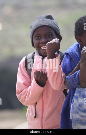 Ragazzo africano andando a scuola Foto Stock