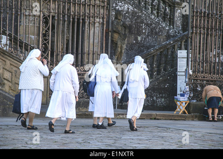 Le monache vicino a St James Cathedral Santiago de Compostela, Galizia, Spagna Foto Stock