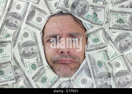 Funny Man, rende facce sotto un letto di dollar notes Foto Stock