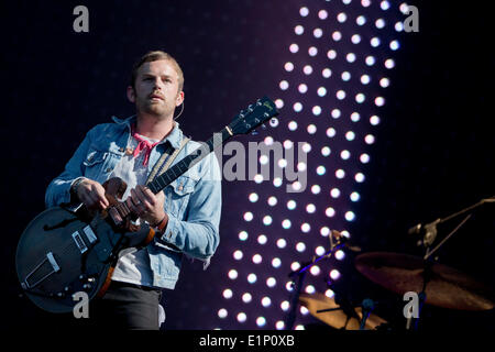 Norimberga, Germania. 07Th Giugno, 2014. Cantante e chitarrista statunitense American rock band "Re di Leon', Caleb Followill, esegue a 'Rock im Park' music festival di Norimberga (Germania), 07 giugno 2014. La festa prosegue fino al 09 giugno 2014. Foto: Daniel Karmann/dpa/Alamy Live News Foto Stock