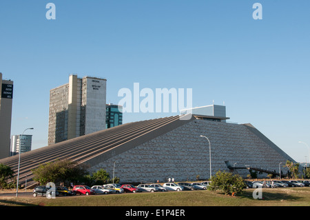 Claudio Santoro Teatro Nazionale Brasile Brasilia - progettato dall architetto Oscar Niemeyer Foto Stock