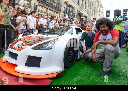 Londra, UK, 08/06/2014 : Gumball 3000 su Regent Street. Il London Motor Museum svela il suo esclusivo Gumpert Apollo tattoo auto a Gumball 3000 incontrare su Regent Street. Lavorando con il rinomato artista tattoo Aleksy Marcinow di onice nera Tattoo Studio a Londra, Elo - London Motor Museum proprietario e fondatore - e il suo team di personalizzazione hanno creato una delle prime al mondo tatuato-progettato vetture. Dopo aver studiato arte e voglia di congratularmi con le curve di una delle vetture più veloci del pianeta la Gumpert Apollo, Aleksy ha preso ispirazione per la vettura del design di arte giapponese e irezumi.. Pic Foto Stock