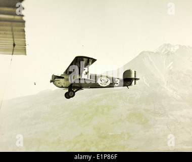 La Douglas World Cruise del 1924, pilotata dallo U.S. Army Air Service, era un ambizioso volo intorno al mondo. Il Douglas World Cruiser, equipaggiato con motori Liberty 12, completò il viaggio per dimostrare le capacità dell'aviazione militare statunitense. Foto Stock
