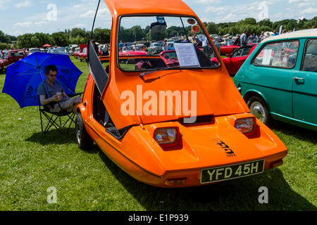 Negli anni settanta il bug di legame a tre ruote sul display a Bromley rievocazione dell'Automobilismo annuale di classic car show. Foto Stock