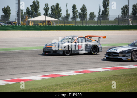 MISANO ADRIATICO, Rimini, Italia - 10 Maggio: una Porsche 997 Cup GTC di Antonelli Motorsport team Foto Stock