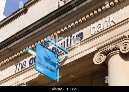 Regno Unito, Colchester, Co-op Bank segnaletica. Foto Stock