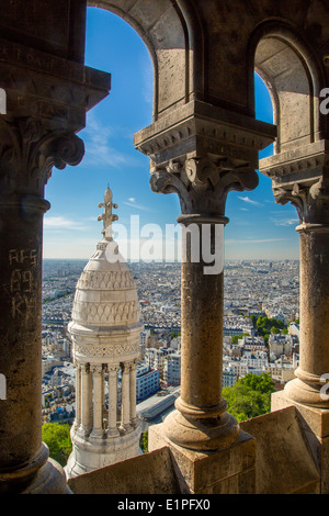 Vista dalla cima del Basilique du Sacre Coeur di Montmartre, Parigi Francia Foto Stock