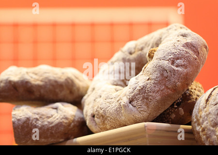 Pasta di pane cotto al forno con semi di papavero per alimenti sfondo. Foto Stock