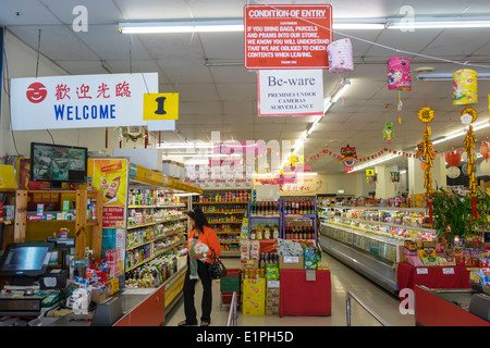 Brisbane Australia, Fortitude Valley, Chinatown, Brunswick Street, negozio di alimentari, supermercato, donne asiatiche, shopping shopper negozi Foto Stock