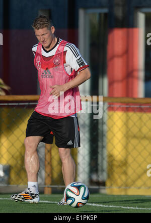 Santo Andre, Brasile. 09 Giugno, 2014. Bastian SCHWEINSTEIGER del tedesco della nazionale di calcio presso il campo di allenamento a Santo André, Brasile, 09 giugno 2014. La Coppa del Mondo FIFA 2014 si svolgerà in Brasile dal 12 giugno al 13 luglio 2014.Foto: Andreas Gebert/dpa/Alamy Live News Foto Stock