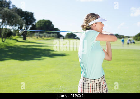 Signora golfista off di rinvio per il giorno Foto Stock