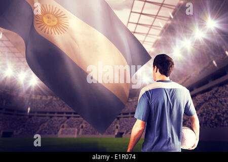 Immagine composita del bel calcio giocatore in possesso della palla Foto Stock