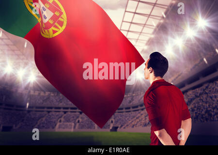 Immagine composita del giocatore di football in maglia rossa Foto Stock