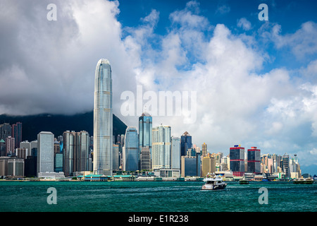 Hong Kong Cina skyline della città presso il Victoria Harbour. Foto Stock