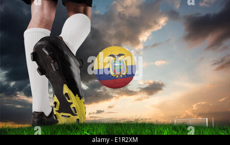 Immagine composita di scarpa da calcio calci ecuador sfera Foto Stock