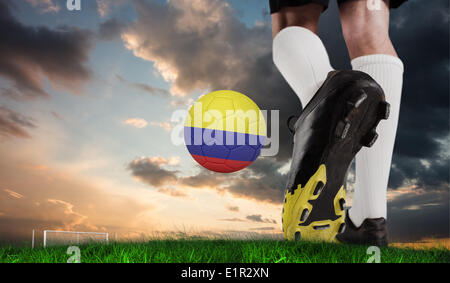 Immagine composita di scarpa da calcio calci colombia sfera Foto Stock