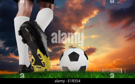 Immagine composita di scarpa da calcio calci palla Foto Stock