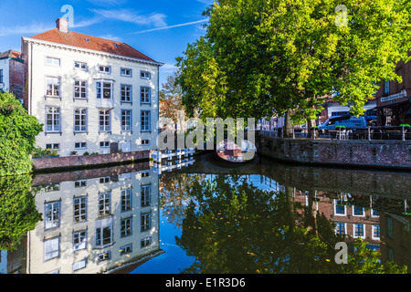 Canal e il ponte a Bruges, Belgio dal Groene Rei o Banca Verde Foto Stock