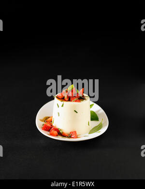 Panna cotta con fragole Foto Stock