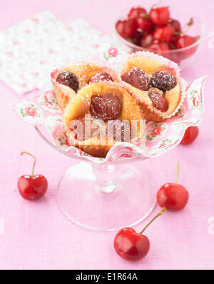 Mini clafoutis di ciliegio Foto Stock
