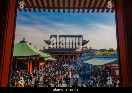 Il Tempio di Senso-ji e il Kaminarimon Gate, il quartiere di Asakusa, Tokyo, Giappone Foto Stock
