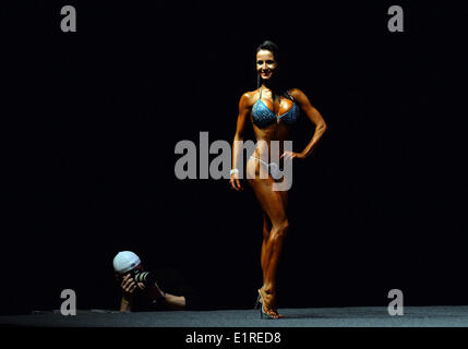 Praga, Repubblica Ceca. Il 7 giugno, 2014. Fitness-bodybuilding concorrenza Olympia Amateur Europa si è tenuta a Praga Repubblica Ceca, Giugno 7, 2014. Nella foto Sabina Plevakova della Slovacchia. © CTK/Alamy Live News Foto Stock