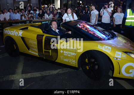 Londra, Regno Unito. 8 Giugno, 2014.Jonathan Ross drive ha giallo Lamborghini e ha figlio Harvey seduto accanto a arriva al Gumball Rally 3000 in Regent Street nel centro di Londra. Credito: Vedere Li/Alamy Live News Foto Stock