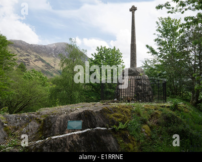 Croce eretta in memoria del MacDonalds Chief uccisi nel massacro di Glencoe Highlands scozzesi Foto Stock