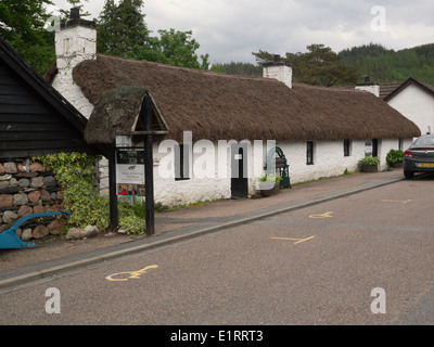 Glencoe e Nord Lorn Folk Museum alloggiato nel vecchio con il tetto di paglia edificio dipinto di bianco Foto Stock