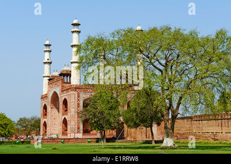 India, nello stato di Uttar Pradesh, Sikandra vicino a Agra, Akbar mausoleo, imperatore con dossi Foto Stock
