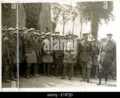 Visita generale Montanari tenendo un avamposto vicino alle trincee [vicino Fauquissart, Francia]. . Foto Stock