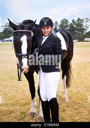 Concorrente #7 Rhonda Dipple con il suo cavallo "Claret" alla 'Dressage nel Sandhills' concorrenza, Pinehurst, NC. Foto Stock