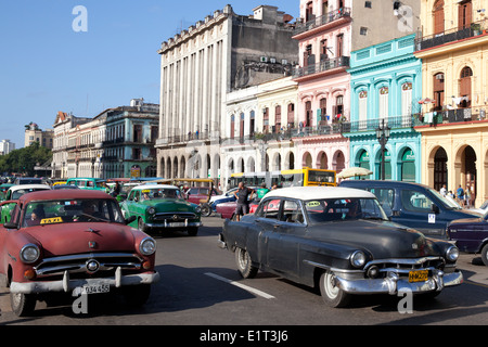 Classic American Cars per le strade di La Habana, Cuba Foto Stock