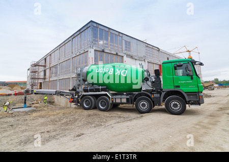 Calcestruzzo carrello con sistema di trasporto a nastro come usato in Copenhagen, Danimarca Foto Stock