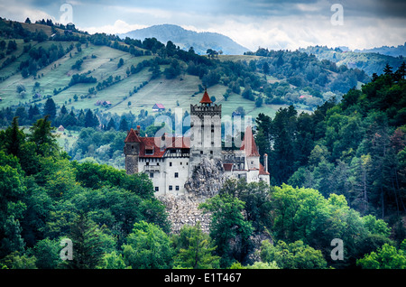 Medievale Castello di Bran, custodito in passato il confine tra Valacchia e Transilvania. La Romania. Conosciuto per il mito di Dracula. Foto Stock