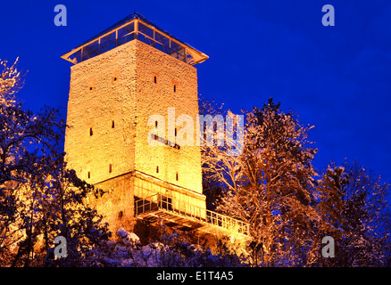 Torre Nera in Brasov, Transilvania county in Romania. È stato costruito nel 1494 su una roccia su Straja Hill, vicino il fabbro bastione. Foto Stock