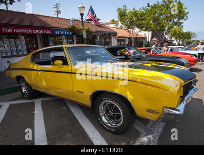 San Clemente, California, Stati Uniti d'America. 8 Giugno, 2014. Xix annuale di 2014 San Clemente Car Show dotato del nuovo e vecchio classico e esotici automobili e camion ha assunto il centro lungo Avenida del Mar, domenica 8 giugno, 2014. L'evento di una giornata porta auto collezionisti e appassionati da tutta la California del sud. Credito: David Bro/ZUMAPRESS.com/Alamy Live News Foto Stock