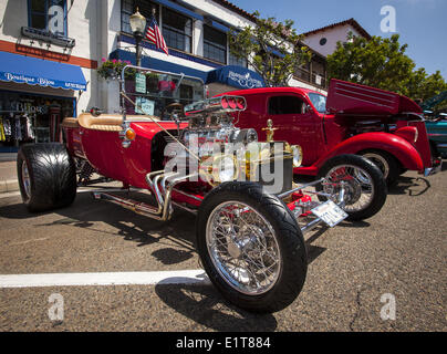 San Clemente, California, Stati Uniti d'America. 8 Giugno, 2014. Un rosso 1923 T-benna Ford Roadster con filo ruote. Xix annuale di 2014 San Clemente Car Show dotato del nuovo e vecchio classico e esotici automobili e camion ha assunto il centro lungo Avenida del Mar, domenica 8 giugno, 2014. L'evento di una giornata porta auto collezionisti e appassionati da tutta la California del sud. Credito: David Bro/ZUMAPRESS.com/Alamy Live News Foto Stock