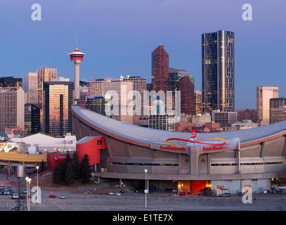 New skyline dotato del nuovo edificio di prua, Calgary, Alberta, Canada Foto Stock