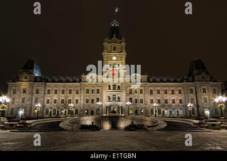 Québec il Parlamento durante la notte in inverno, Quebec, Canada Foto Stock