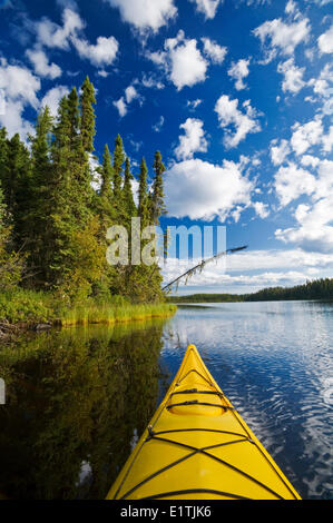 Il kayak, Little Deer Lake, Lac La Ronge Parco Provinciale, Northern Saskatchewan, Canada Foto Stock